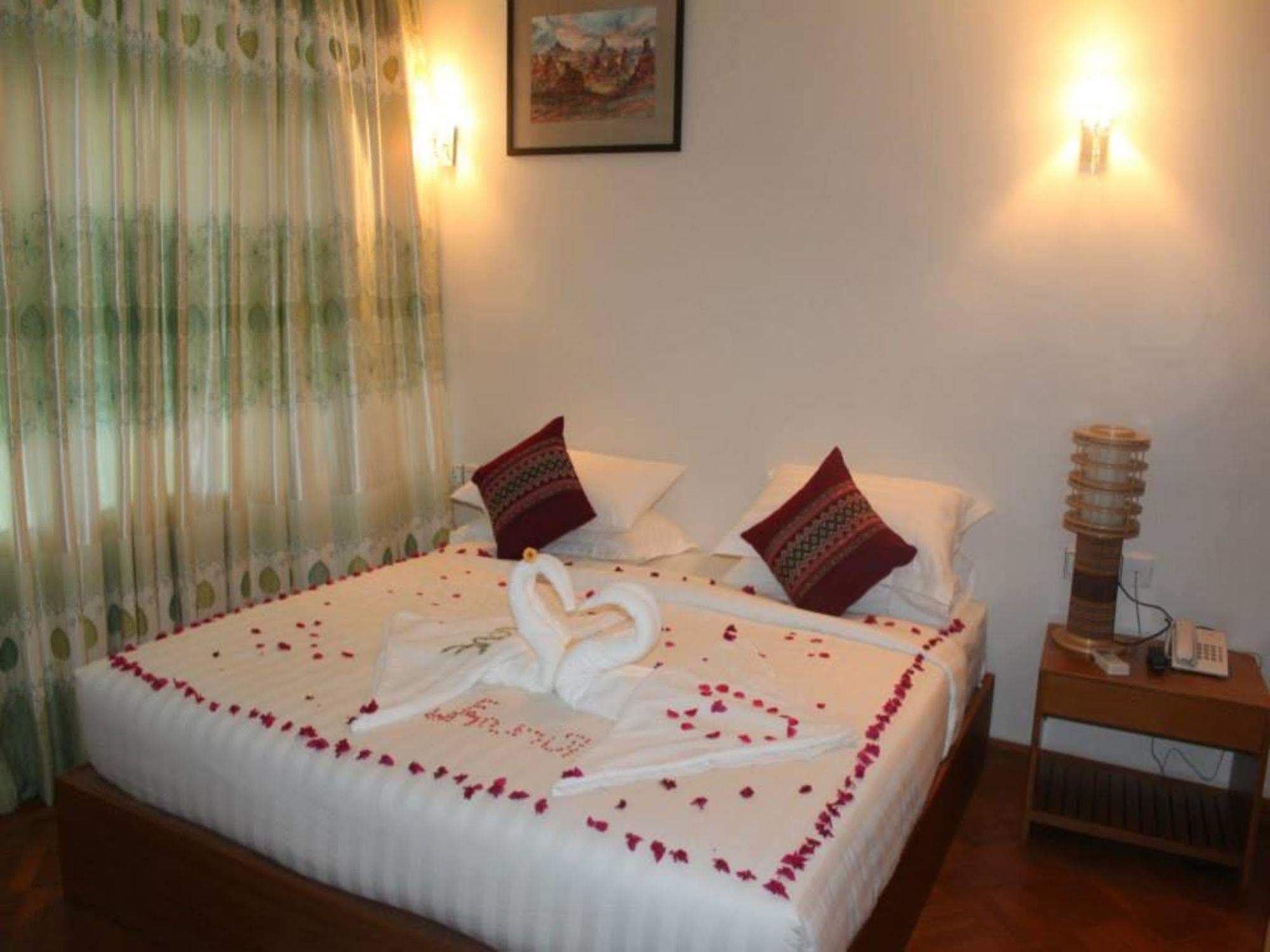 Manisanda Hotel Bagan Exterior foto